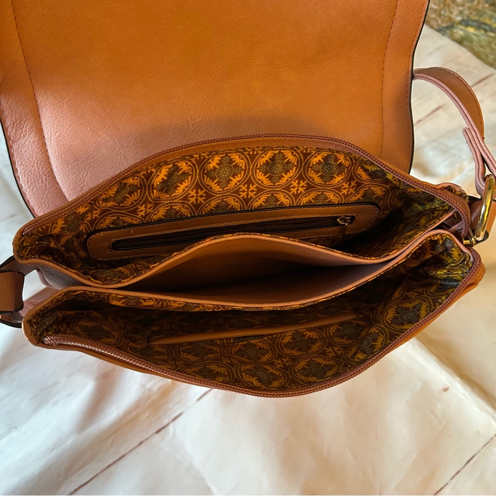 ALYSSA • Large Flapover Crossbody Bag - Picture 5 of 13